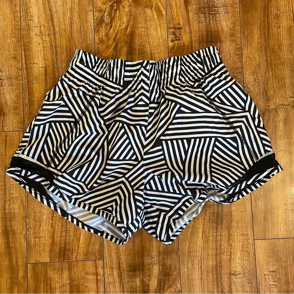 ATHLETIC WORKS Girls Geometric Black White Exercise Shorts Inner Liner 14-16
